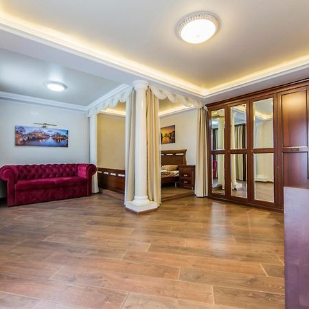 Шикарная Квартира Возле Костёла В Центре Kiev Ngoại thất bức ảnh