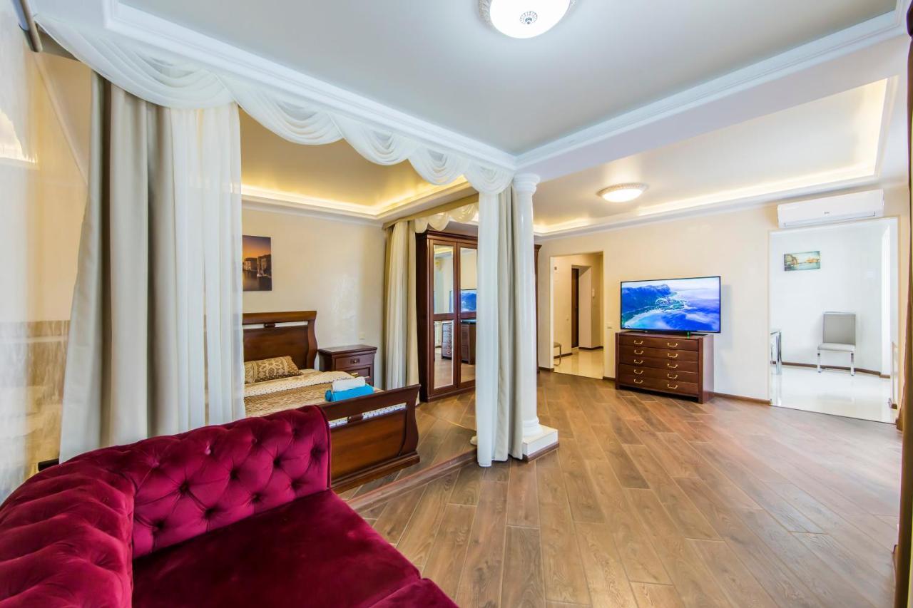 Шикарная Квартира Возле Костёла В Центре Kiev Ngoại thất bức ảnh