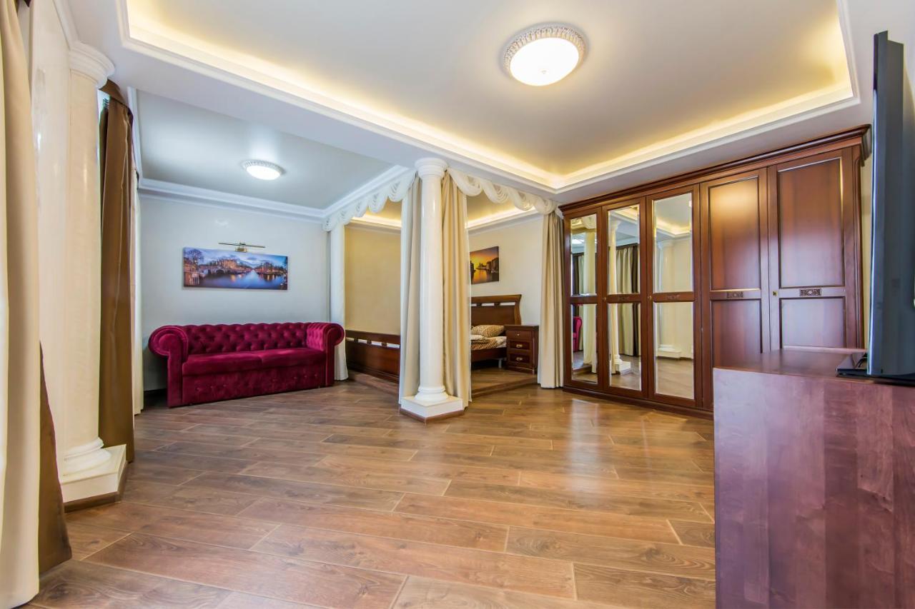 Шикарная Квартира Возле Костёла В Центре Kiev Ngoại thất bức ảnh
