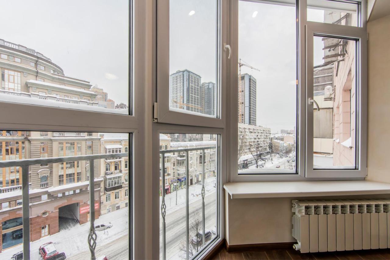 Шикарная Квартира Возле Костёла В Центре Kiev Ngoại thất bức ảnh